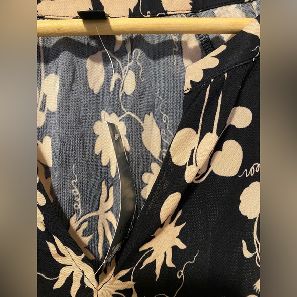 Ann Taylor Petite NWT Floral Long Sleeve Blouse Size XSP - Picture 6 of 7